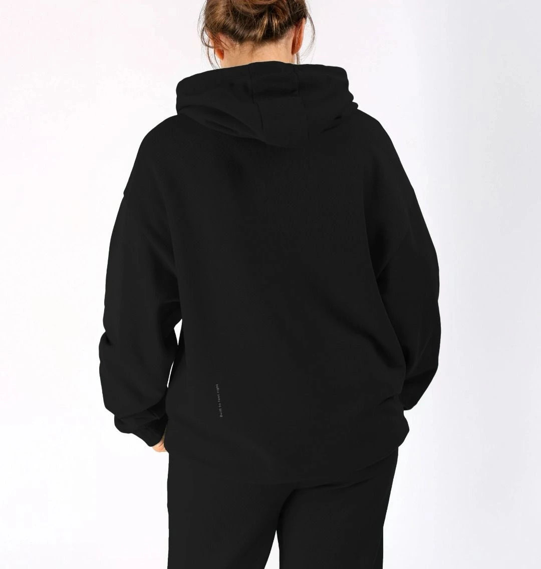 sweat-capuche-femme-noir-kardaia-gros-plan-dos