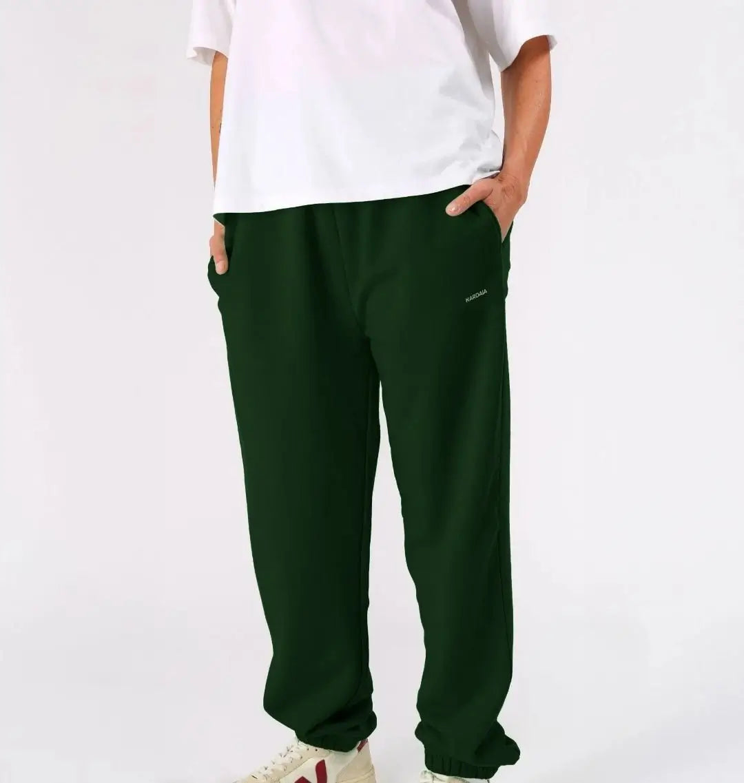 Zoom sur la poche du jogging vert foncé KARDAIA homme avec logo discret